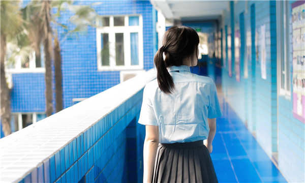 秀英如何找到一个可以帮助我生孩子的女人？